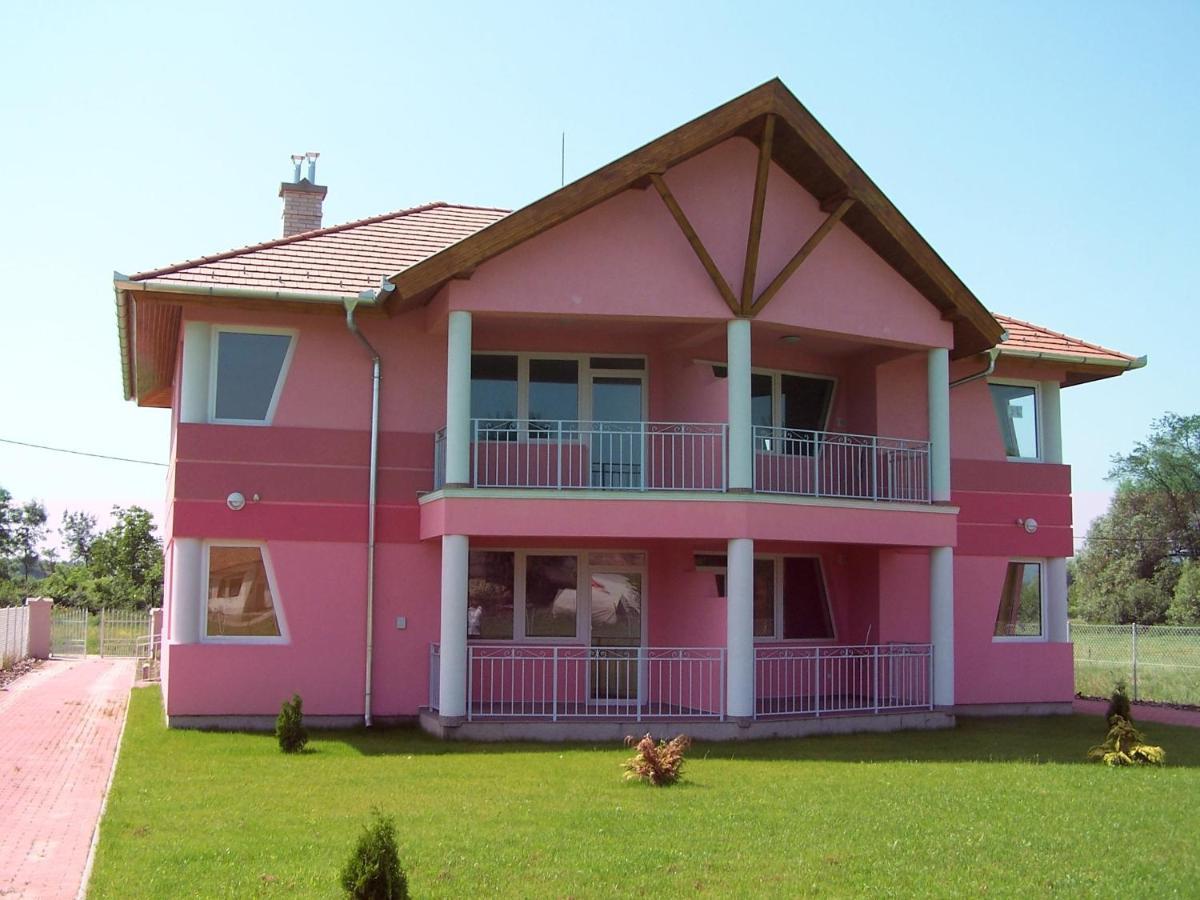 Liget Apartmanhaz ケヒダクスタニー エクステリア 写真