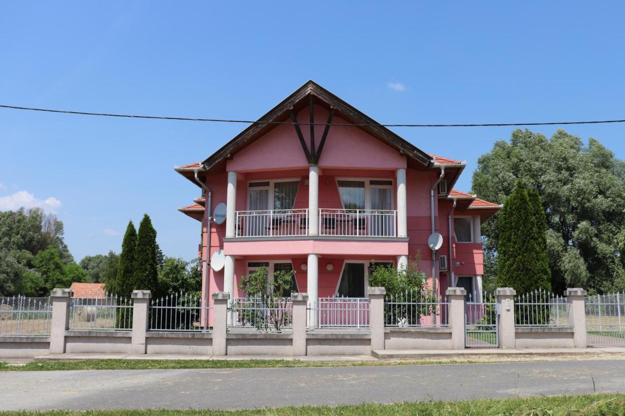 Liget Apartmanhaz ケヒダクスタニー エクステリア 写真