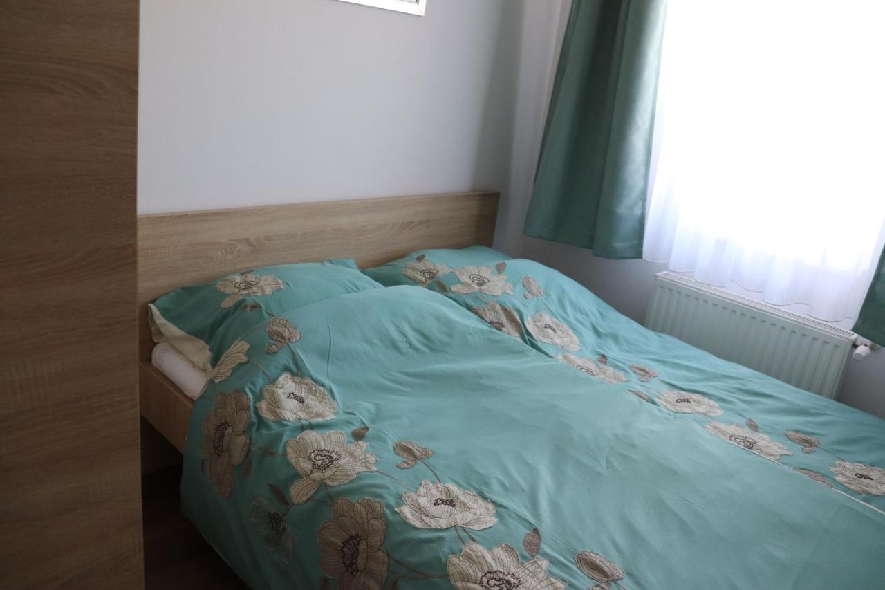 Liget Apartmanhaz ケヒダクスタニー エクステリア 写真